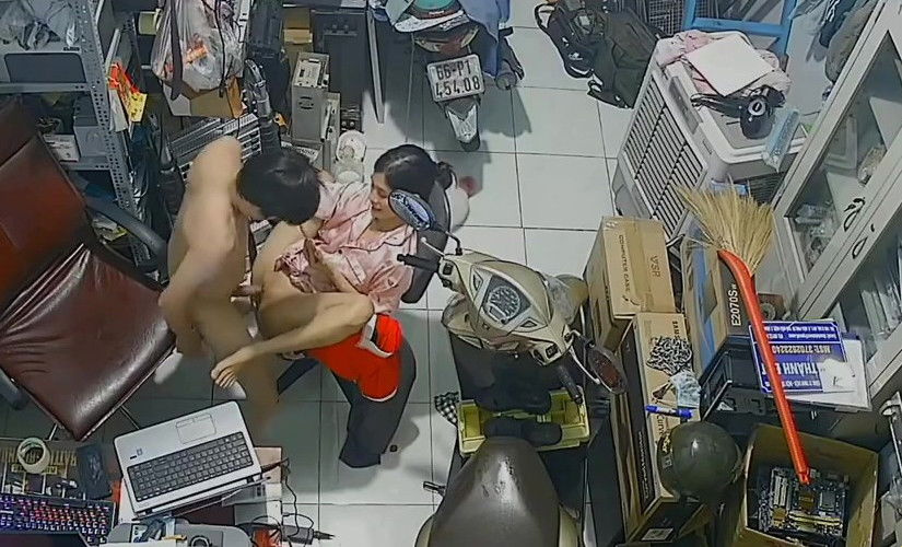 Pag-hack sa camera ng mag-asawang Dong Thap na inosenteng nakikipagtalik sa isang tindahan ng electronics