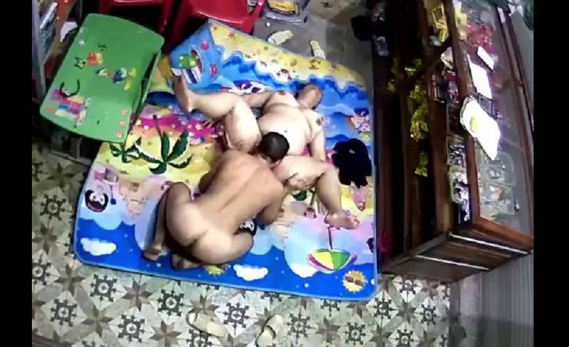 Meretas Kamera Istri Super -Breasted sangat dirawat oleh suaminya di toko kelontong