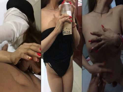 Una tazza di tè al latte è portare a letto l'assistente dell'ufficio in ufficio