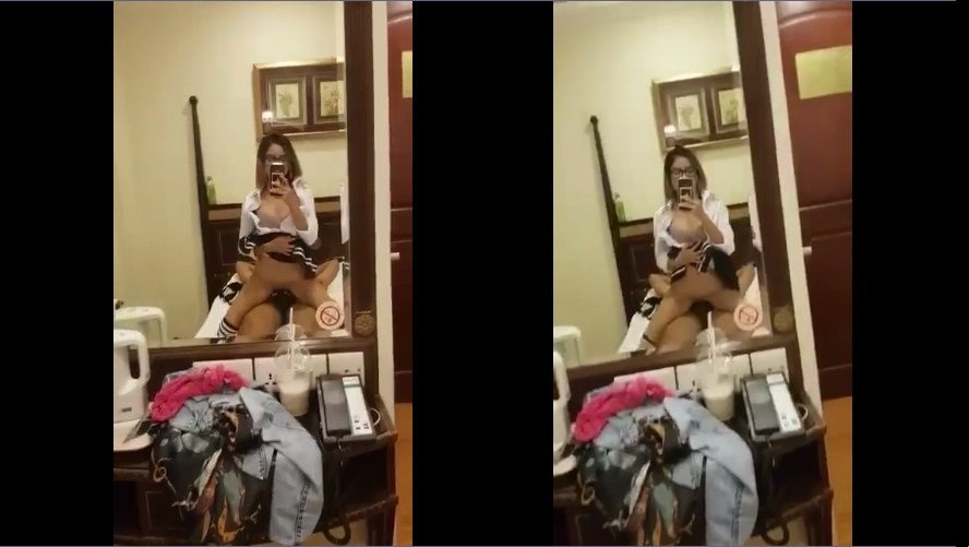 穿短裙的女學生在鏡子前跳舞騎馬 - Viet69