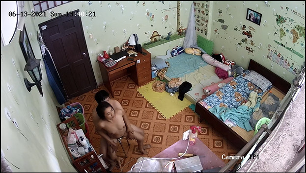 坐在我身上並點擊