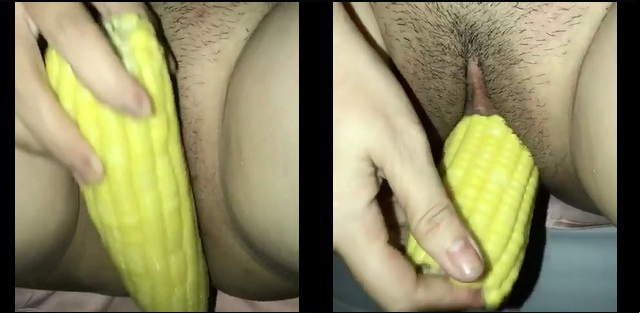 Ich bin so geil, dass ich mit Mais masturbiere