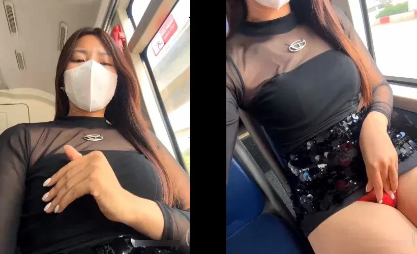 女孩在河內公車上玩性玩具並炫耀 - Viet69