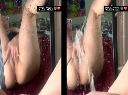 Just a little bit and I'm so happy I peed all over the mirror - Viet69