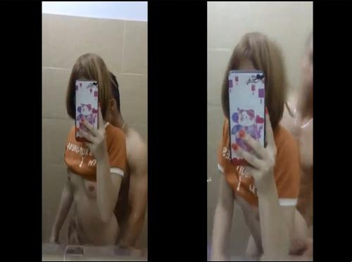 PT plays with gym student
