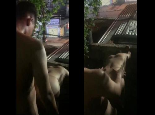 拍攝朋友和他的妻子在陽台上公開做愛的鏡頭 - Viet69